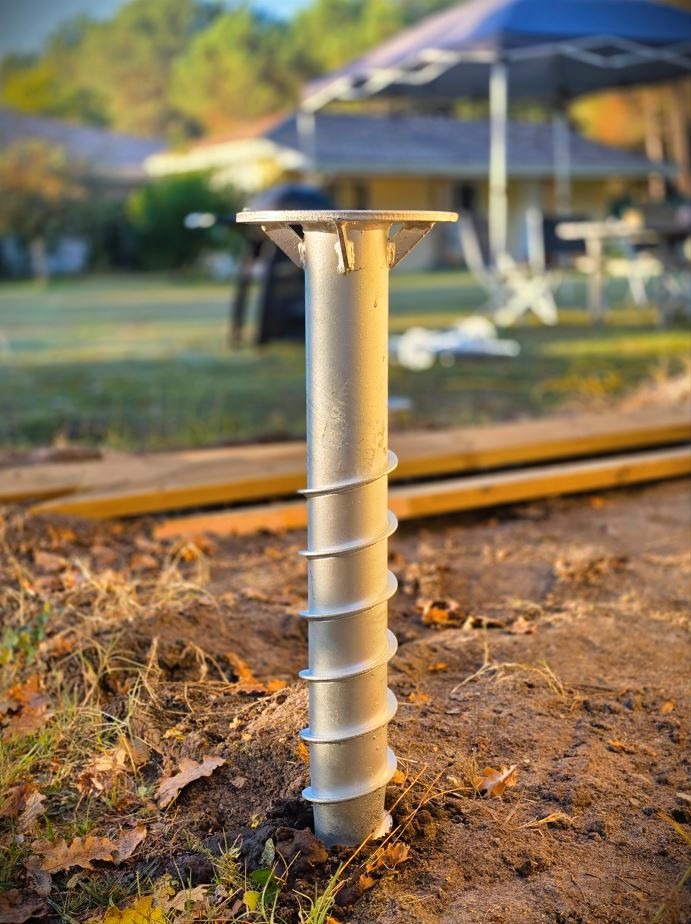 Vis de fondation dans le sable pour terrasse.