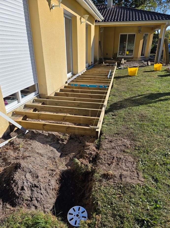 Pieux vissés type technopieux pour terrasse sans béton