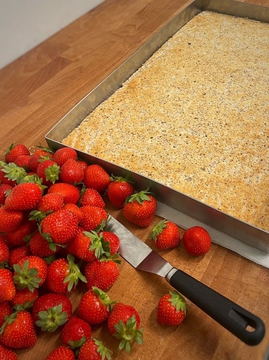 Montage d'un grand fraisier