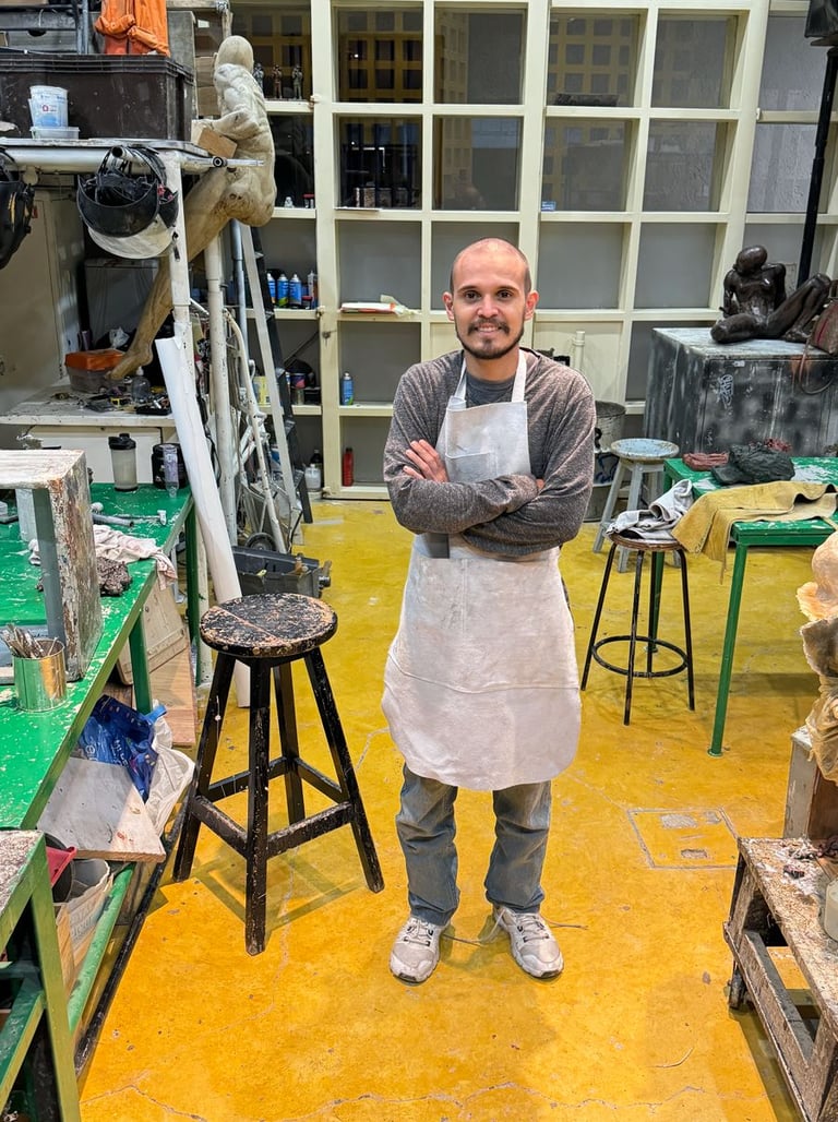 escultor en su taller
