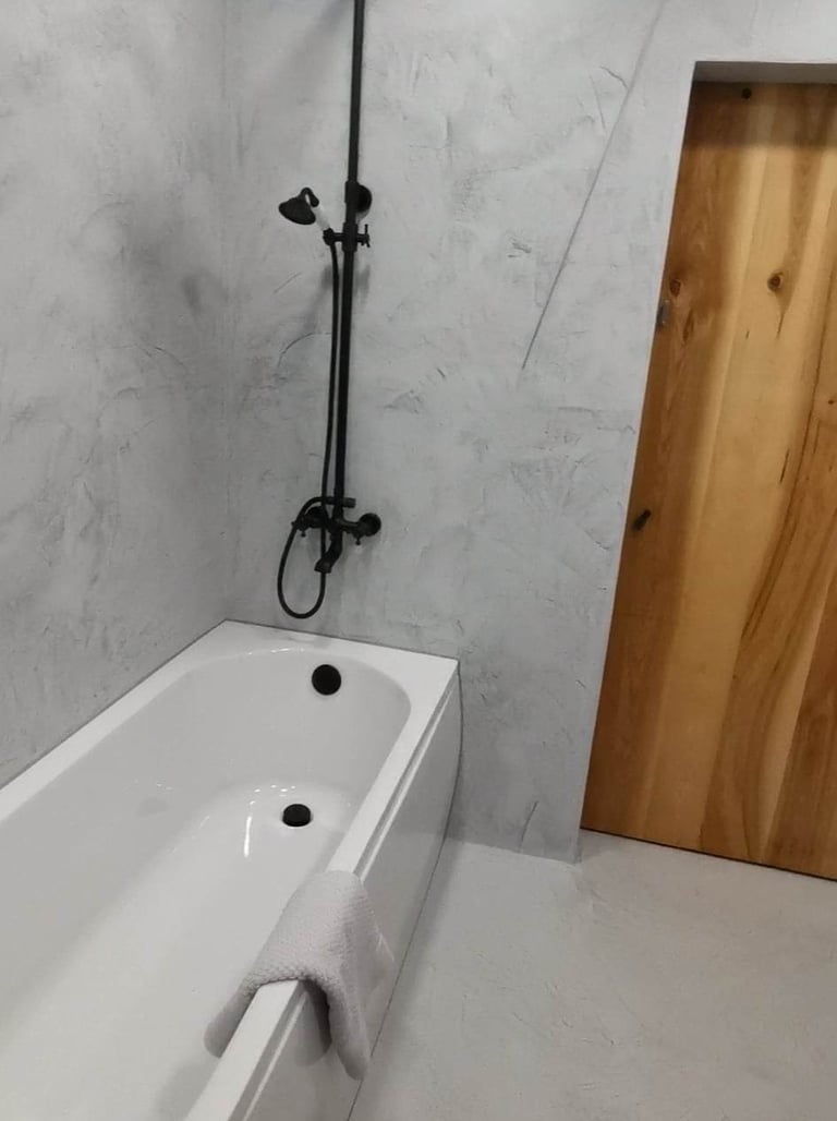 How much time is needed to construct a microcement bathroom