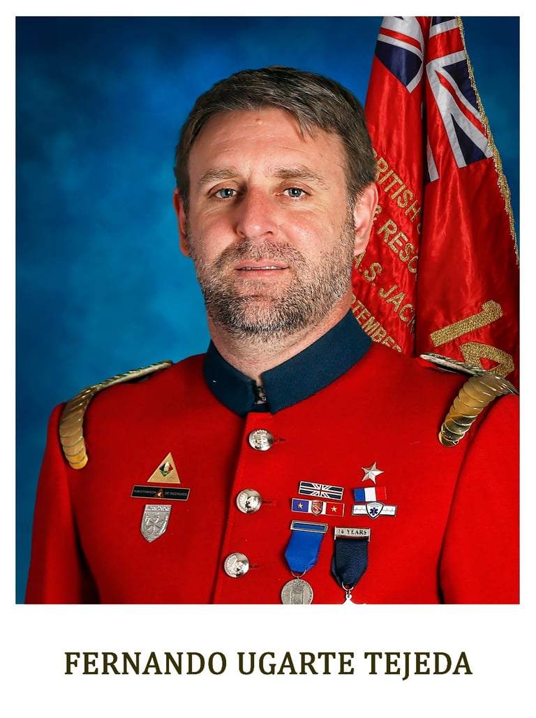 Diputado Fernando Ugarte Tejeda en su foto oficial como Capitán de Bomberos