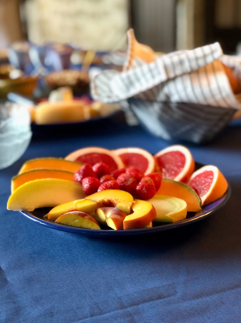 Petit déjeuner, Chambre d'hôte, Plazac, Périgord, Dordogne, France.