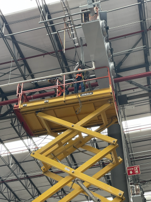 Instalación y mantenimiento de equipos de aire acondicionado divididos y refrigeración