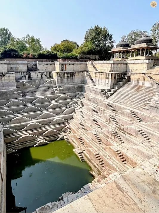 Symmetrical stepwell design of Dhabhai Kund in Bundi, showcasing its geometric beauty and historic architecture.