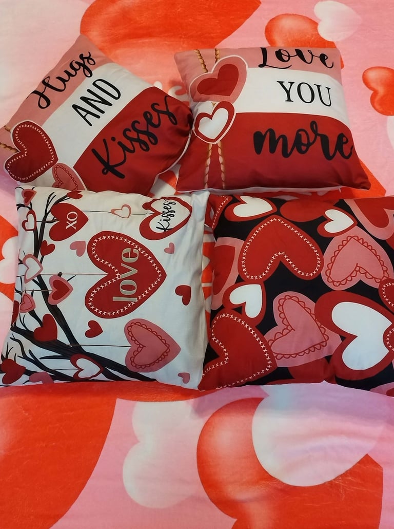 Red heart Valentine’s pillow covers set on sofa, 18x18 decorative throw pillows for Valentine’s Day 
