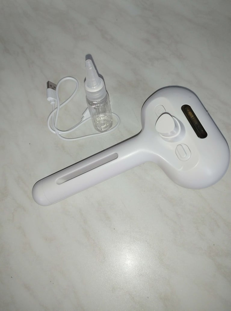 3-in-1 cat steam brush with mist function and hair release button, safe for cats and small dogs