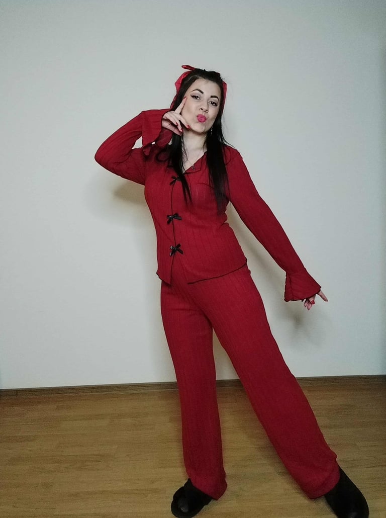 women’s wine-colored ribbed knit long sleeve pajama set cozy 2-piece sleepwear for fall , winter