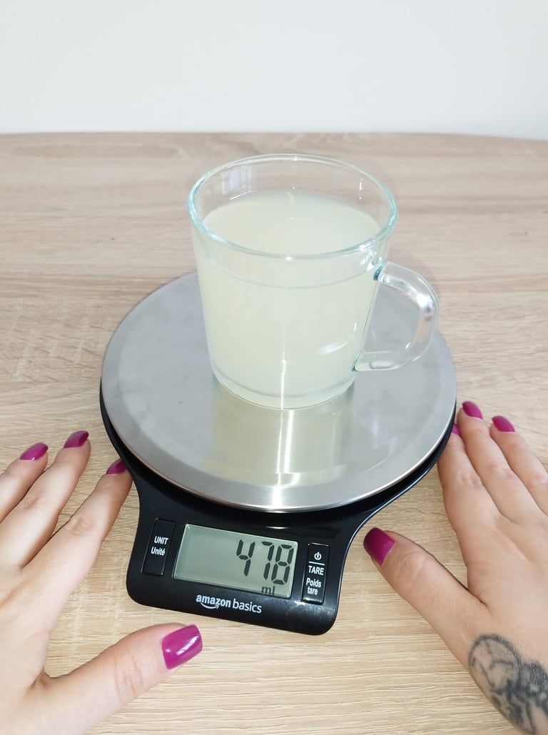 Amazon Basics digital kitchen scale with stainless steel weighing platform and LCD display