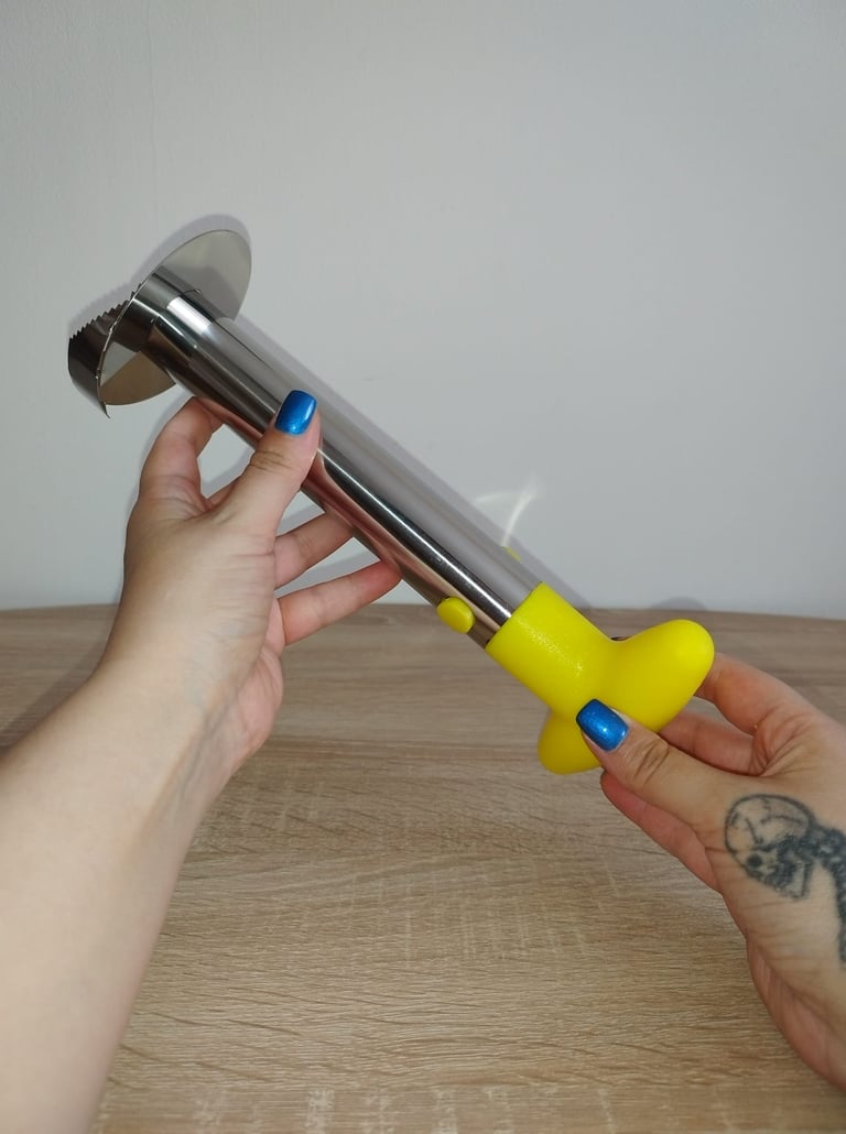 AUBENR stainless steel pineapple corer and slicer with ergonomic yellow handle