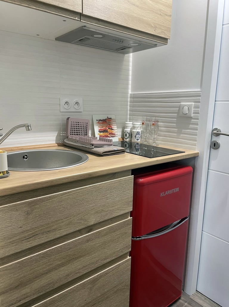 La kitchenette des Gardannes possède tout le nécessaire pour faire la cuisine.