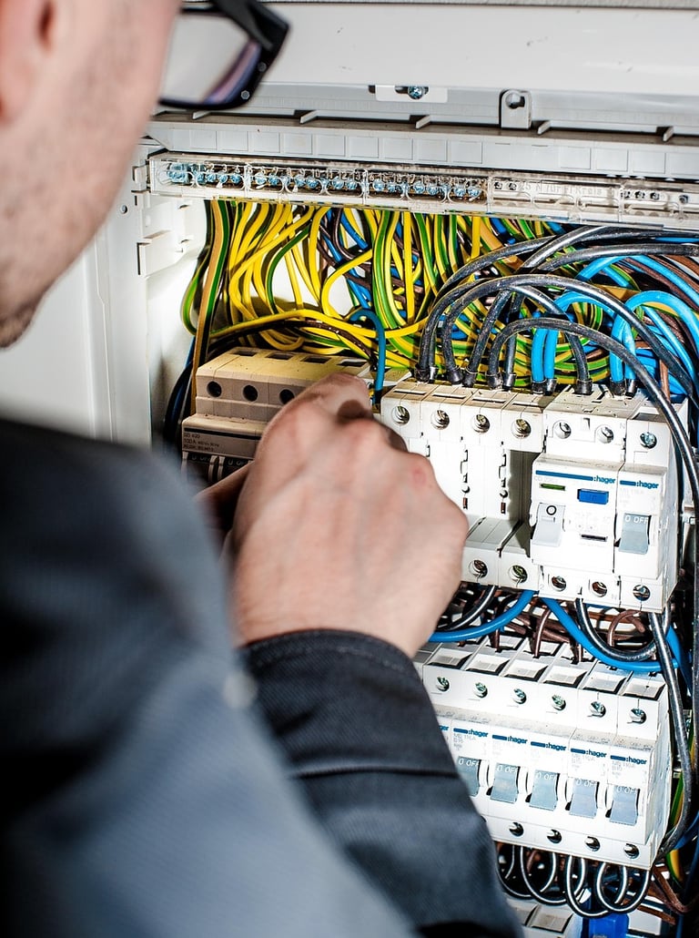Instalaciones eléctricas y mantenimiento 