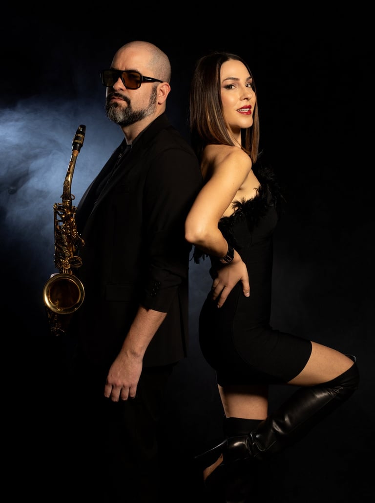 dúo cantante y saxo