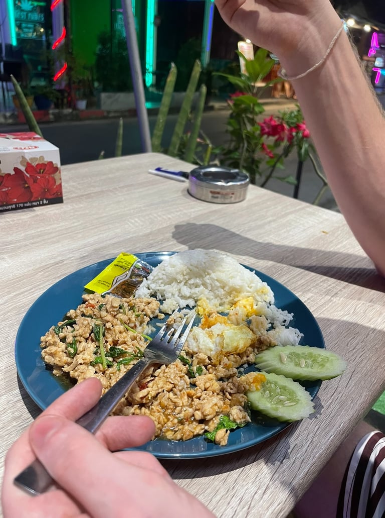 Pad kra pao Tajlandia jedzenie