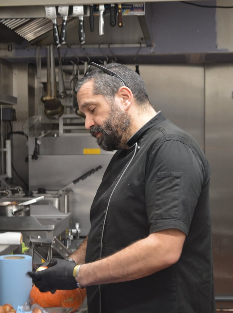 Notre chef du bar brasserie vue mer à saint-Malo avec un repas pour le midi, déjeuner, brasserie 