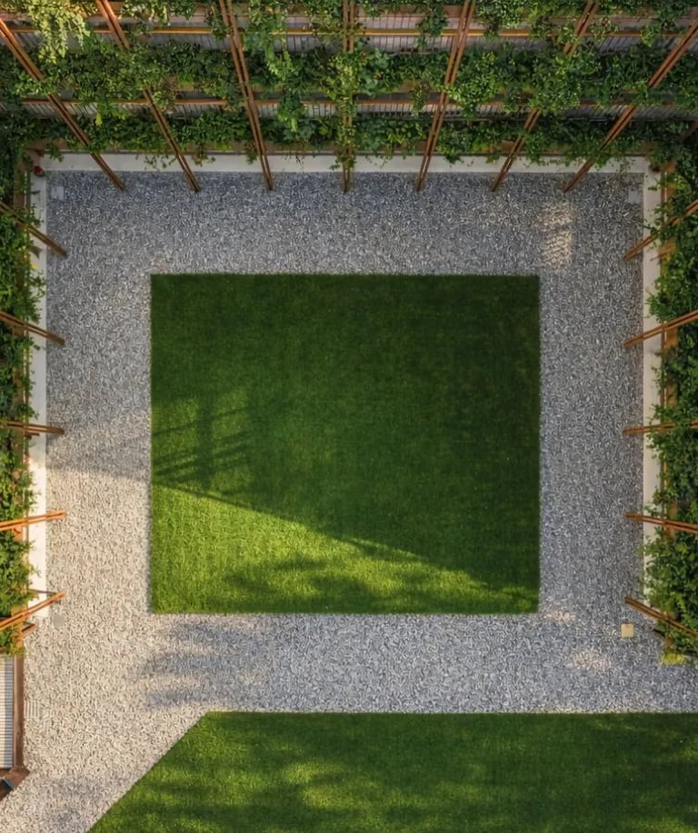 Corte verde di Palazzo CorteVerdi a Cremona, progetto di Stefano Boeri Architetti: privacy e natura in centro città.