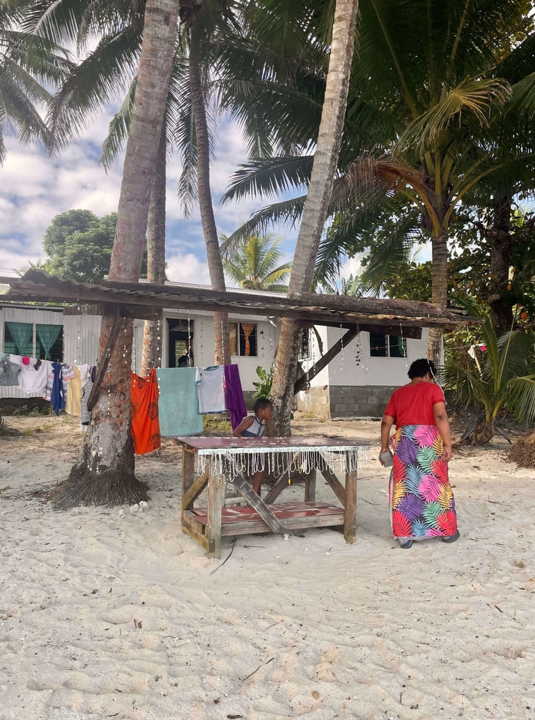 Puesto de artesanía local en Fiyi