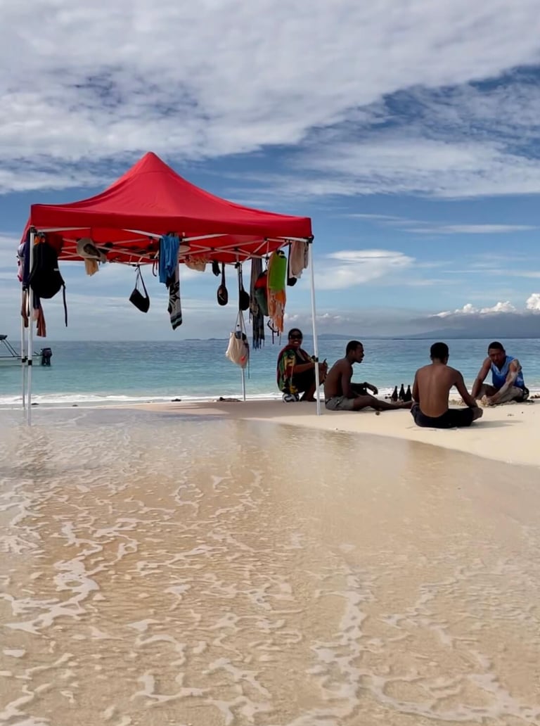 Montaron el chiringuito en un banco de arena en medio del océano