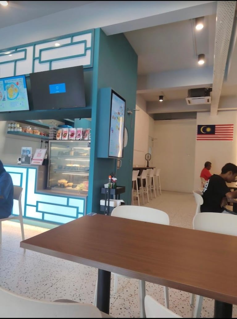 suasana kedai saujana klia
