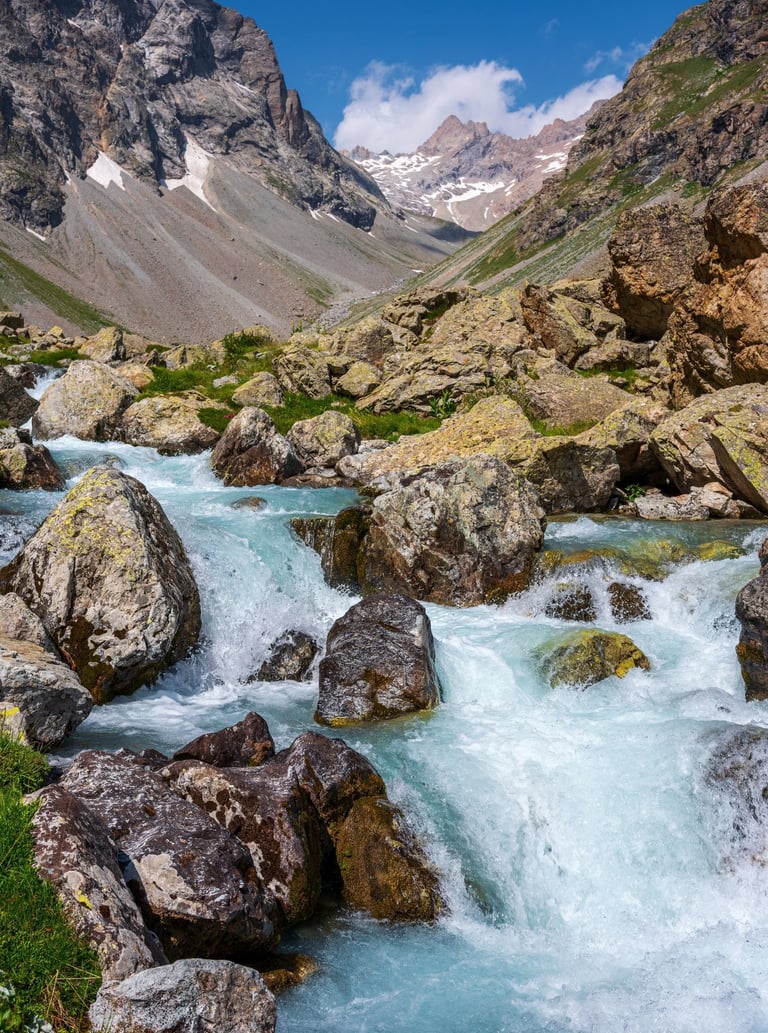 Romanche et pic Nord des Cavales dans le fond