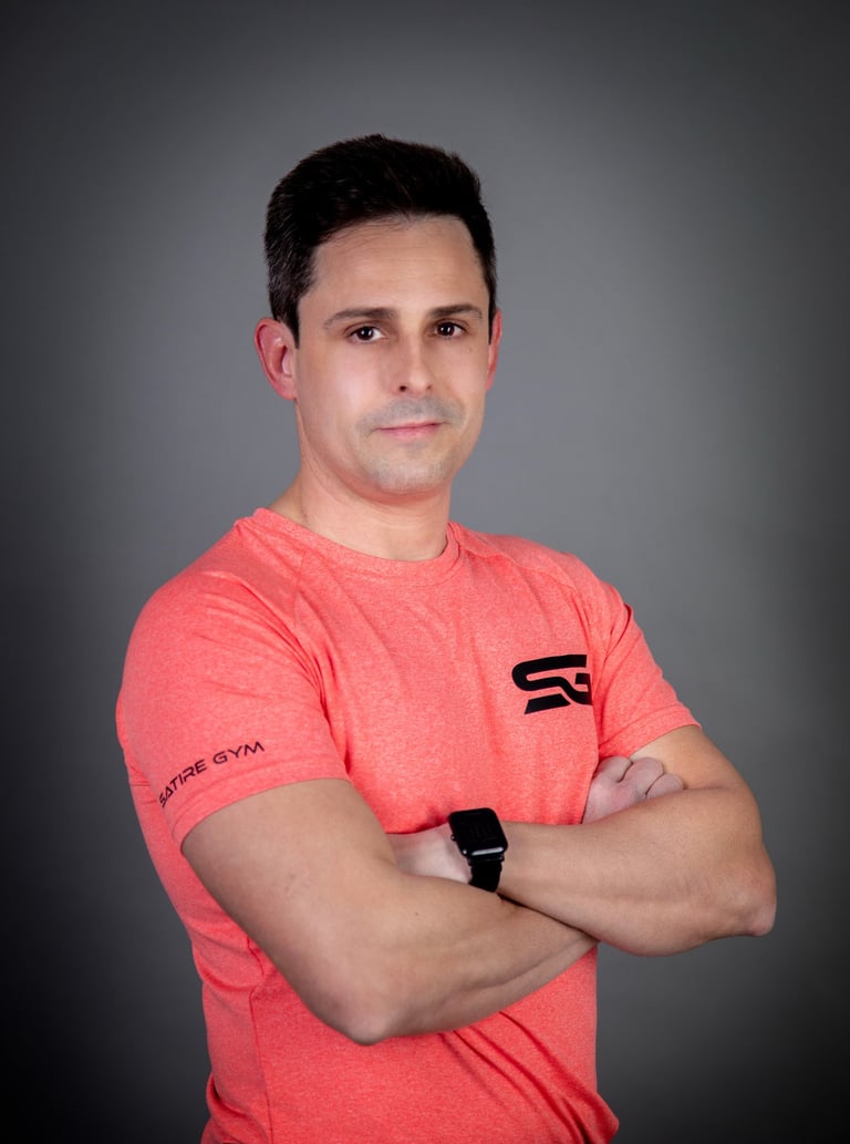 Entrenador personal online guapo y apuesto