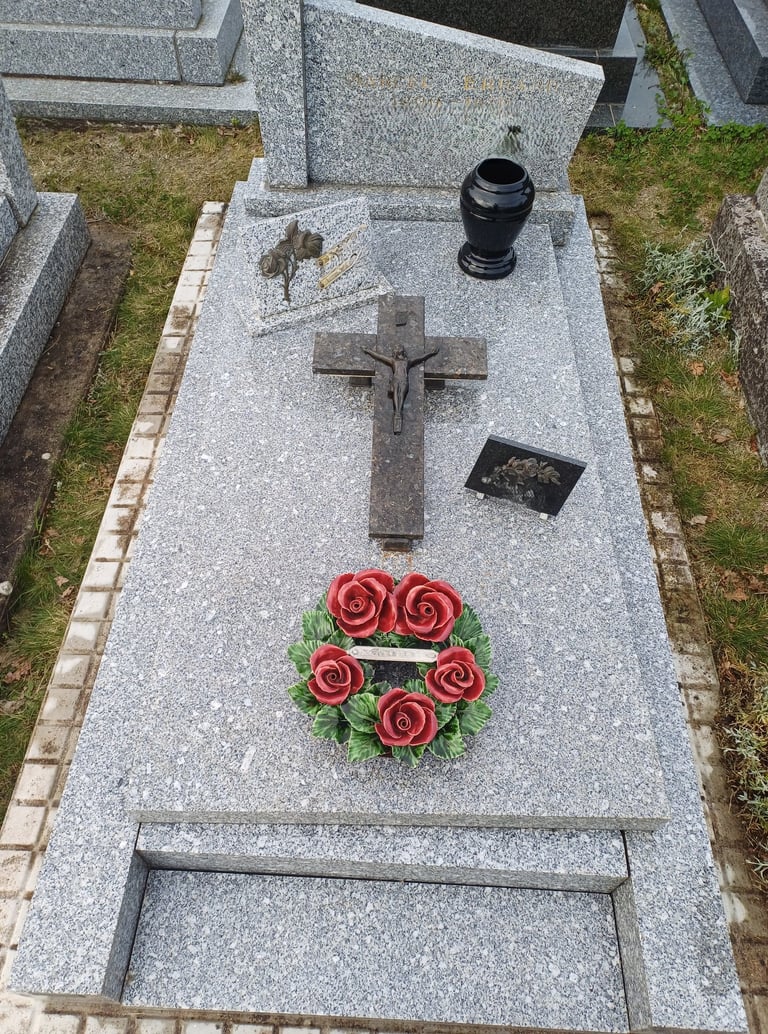 Tombe nettoyée en pays de la loire maine et loire sepulture49