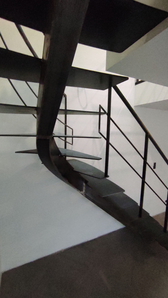 escalier débillardé métal