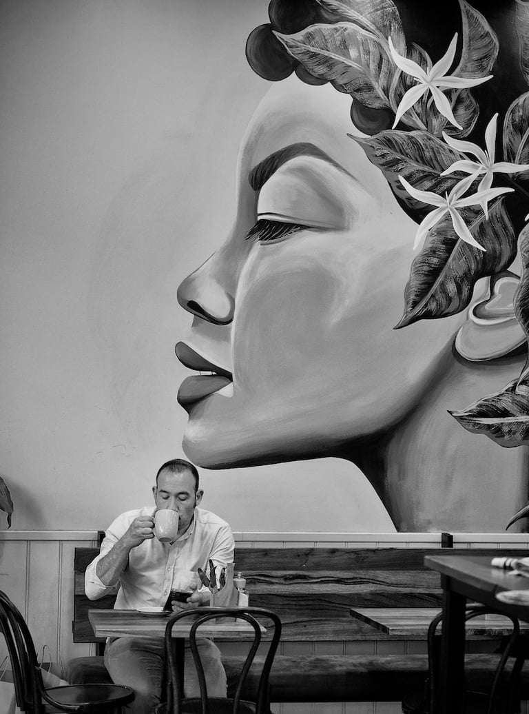 Coffee shop scene by street photographer Peter Pickering