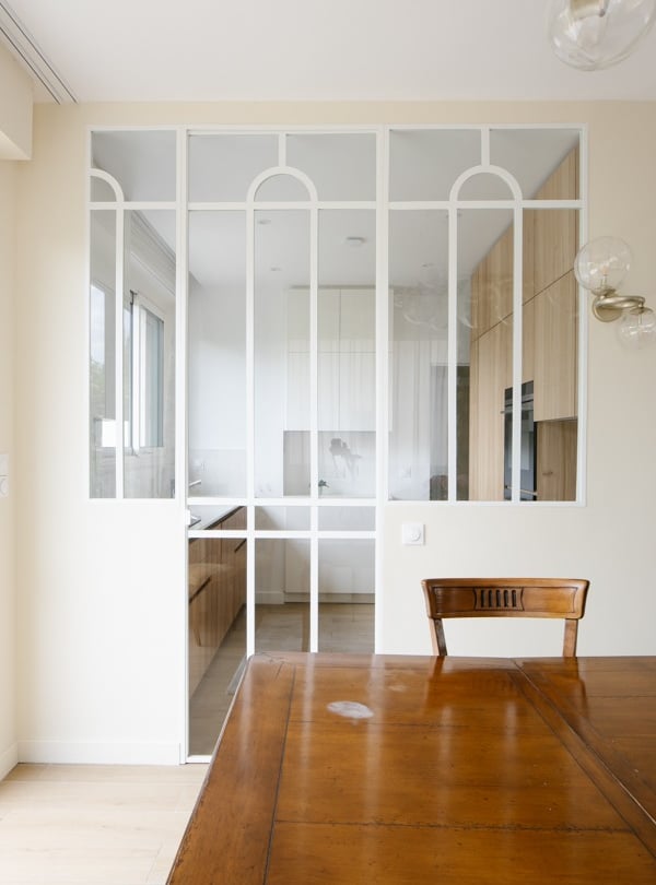 a room with a bench and a table with a bench