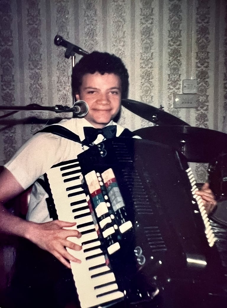 Jon Yon playing his Farfisa electronic accordion on stage