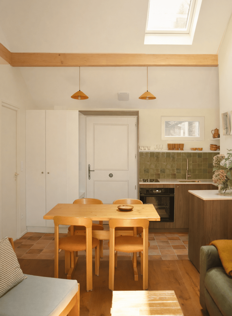 Duplex in Pau with terracotta tiles and solid wood flooring