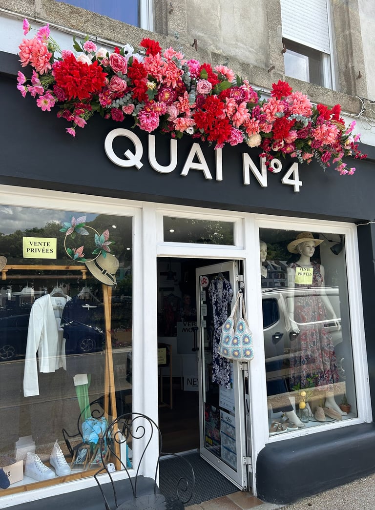 fleurs vitrine par Artisan Fleuriste Ergué-Gabéric proche de Quimper