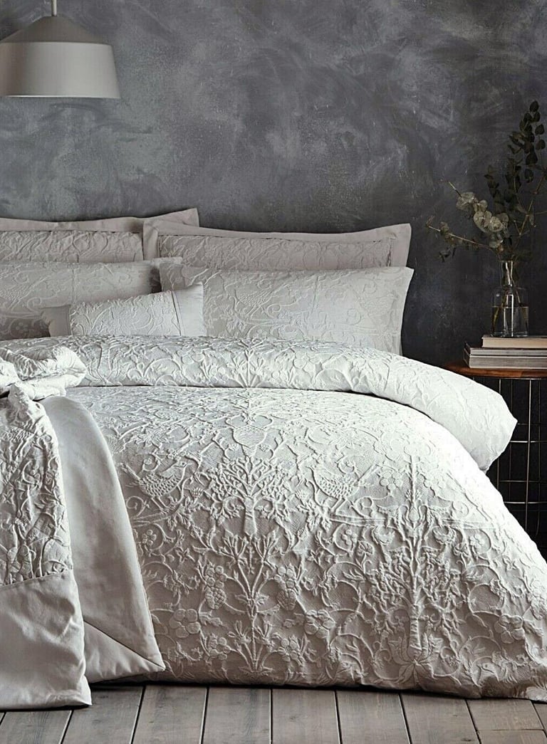 مفروشات للسرير و اغطية و بطانية ملايات و منتجات باقمشة و تصميمات متميزة خامات معالجة