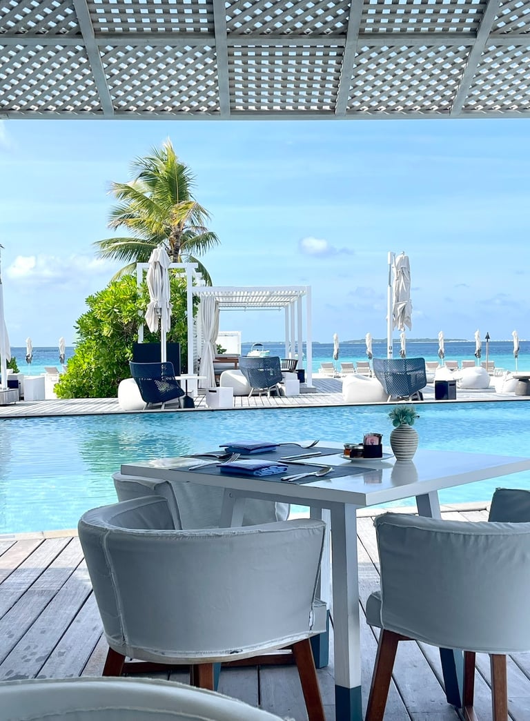 Four Seasons Landaa Giraavaru Maldives blu restaurant