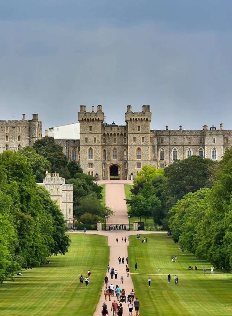 Windsor castle and old market private day tour from London