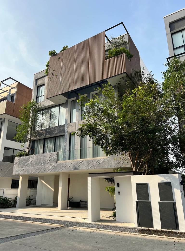 บ้านสมัยใหม่ท่ามกลางต้นไม้