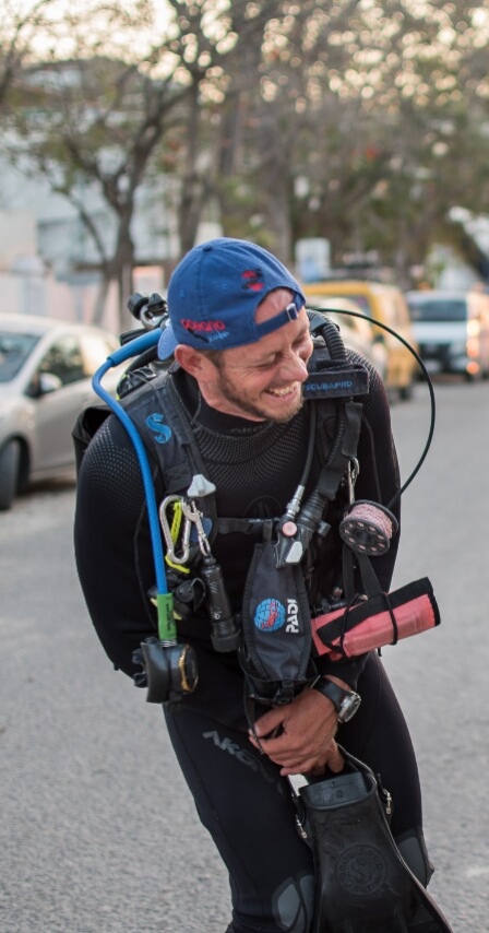 Carlos Contreras instructor de buceo