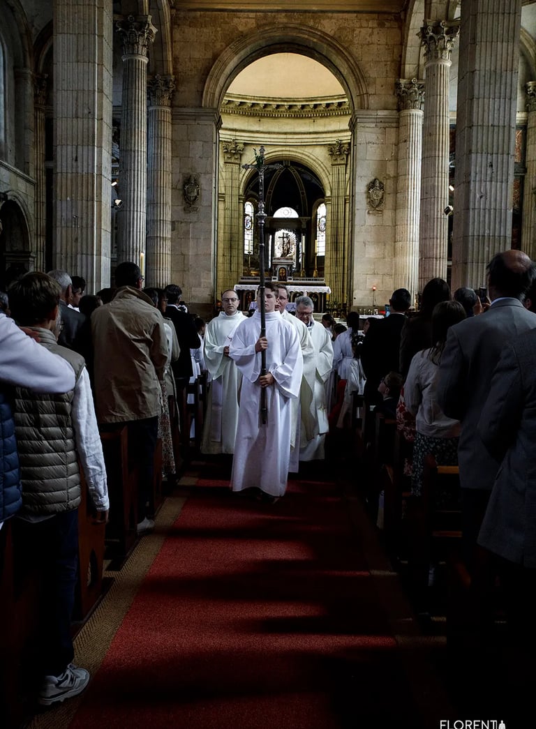 procession-photo-superbe-communion-cathedrale-boulogne-sur-mer-florent-photographe-lumbres-saint-omer-lille-le-touquet-arras-