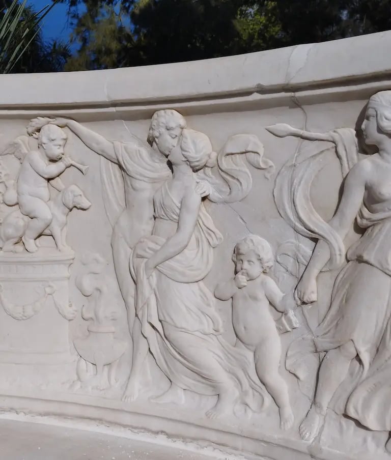 Banco del Jockey Club de Rosario restaurado por Almapiedra y protegido con nanotecnología Tecnan.