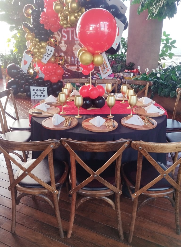 Mesa redonda y sillas crossback