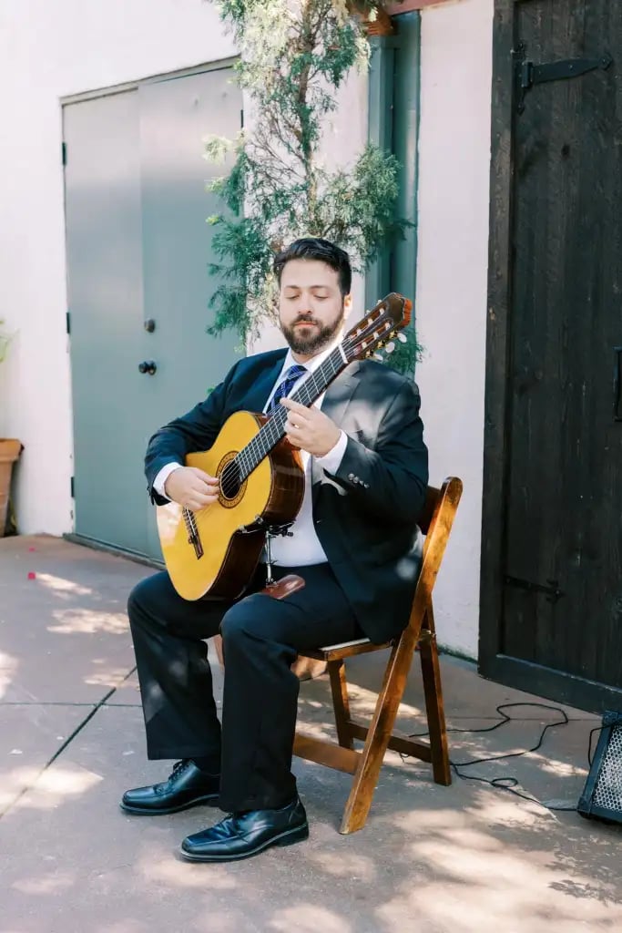 Alan Rigoletto playing a wedding in La Cañada Flintridge. Photo by Elyana Photography