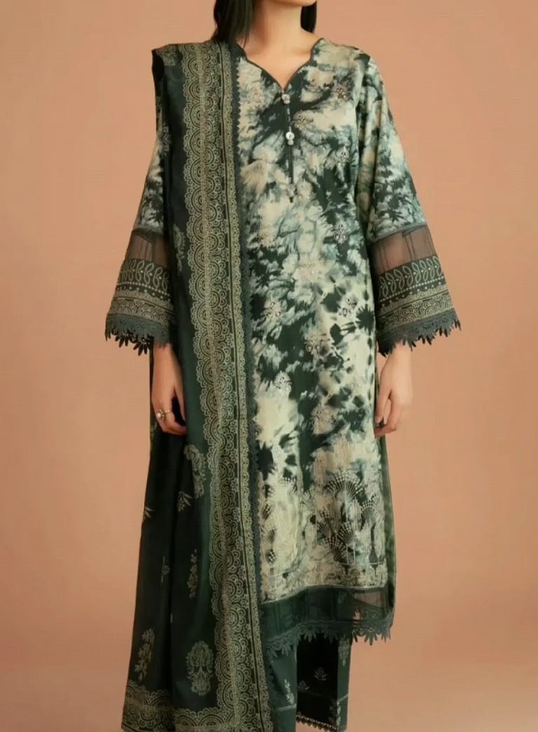 Woman wearing stylish casual wear outfit from Lookofme fashion collection