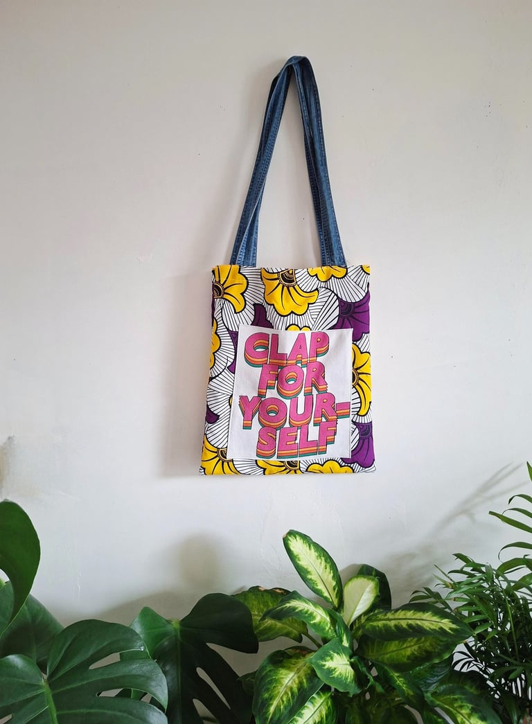 Tote bag upcylé coloré à message en wax et tissu recyclé