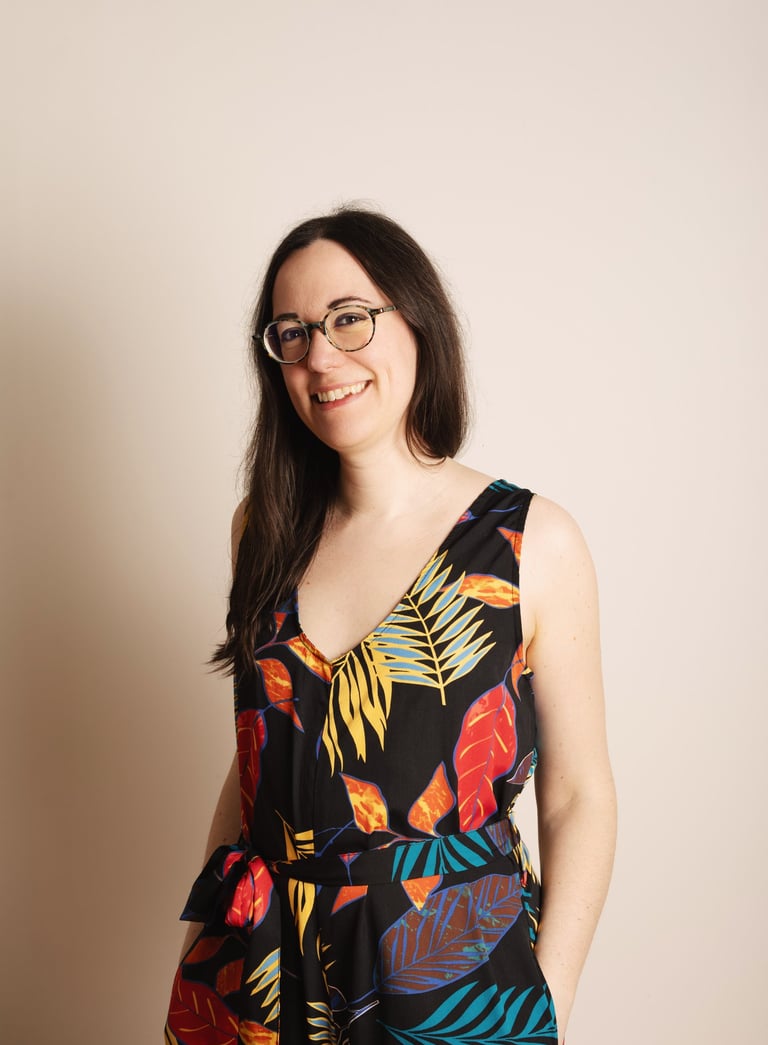professional coach manef - Marie-Aurélie Nef standing