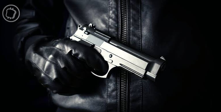 Un tueur à gages est une personne qui assassine d'autres personnes au profit d'un commanditaire pour