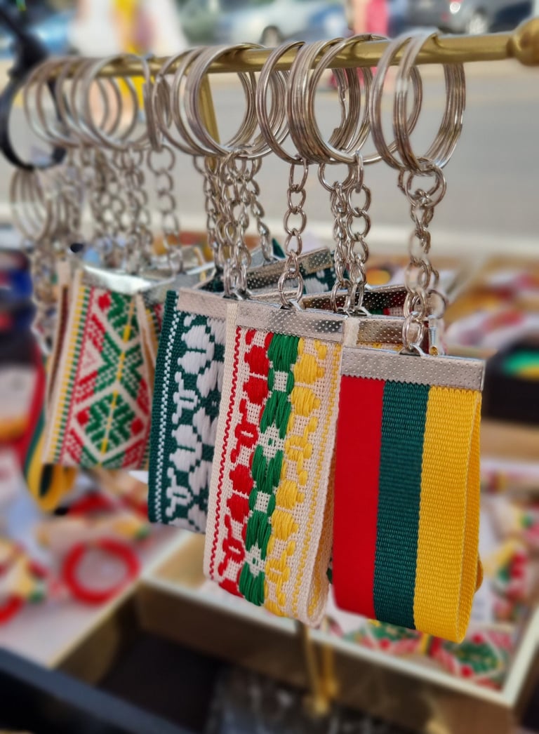 Austinės juostos pakabukai