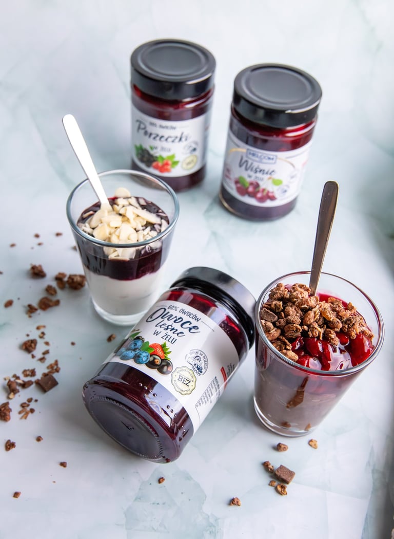 a variety of desserts and desserts in a variety of different flavors UGC