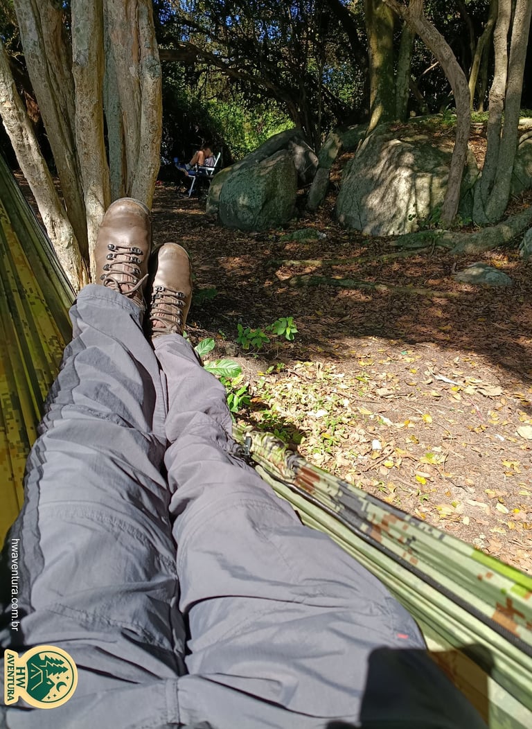 Momento de descanso na rede de selva