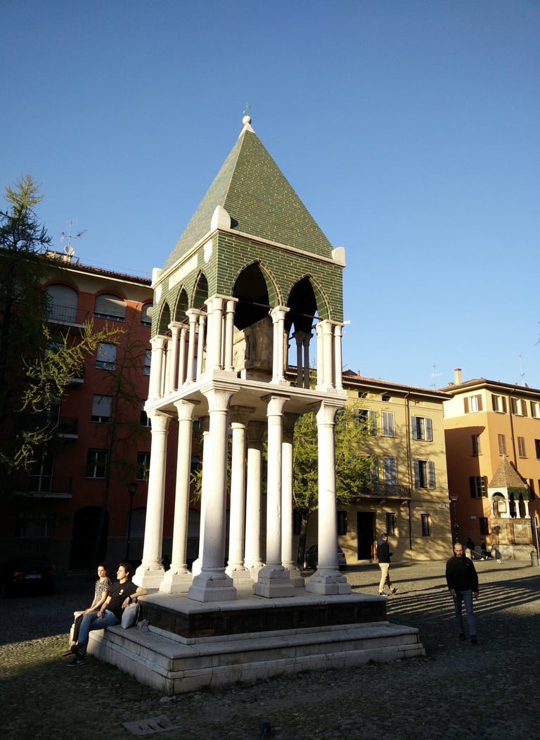 A tomb of one of the Glossatori in Bologna