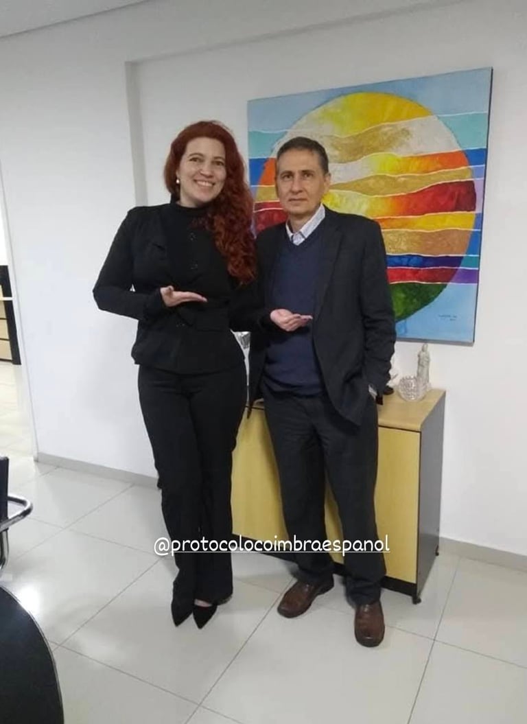 Dr Cicero Galli Coimbra y su paciente em consulta médica